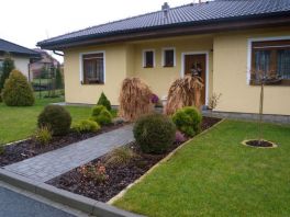 Předzahrádka domu v Plzni-Malesicích